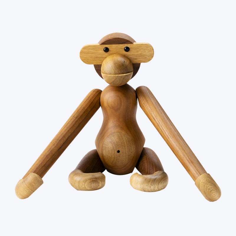 Grand singe en bois au design créatif du designer